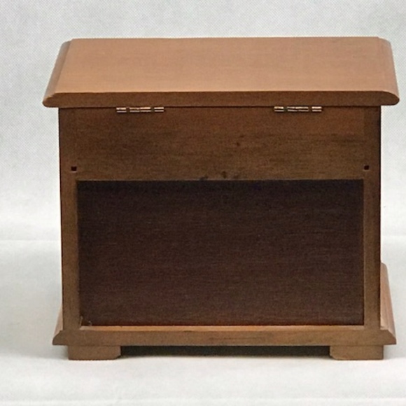 JEWELRY - Picture 4 of 5